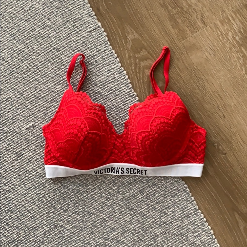 VS red lace bra